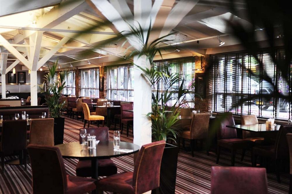 Village Hotel Chester St David'S Ewloe Esterno foto