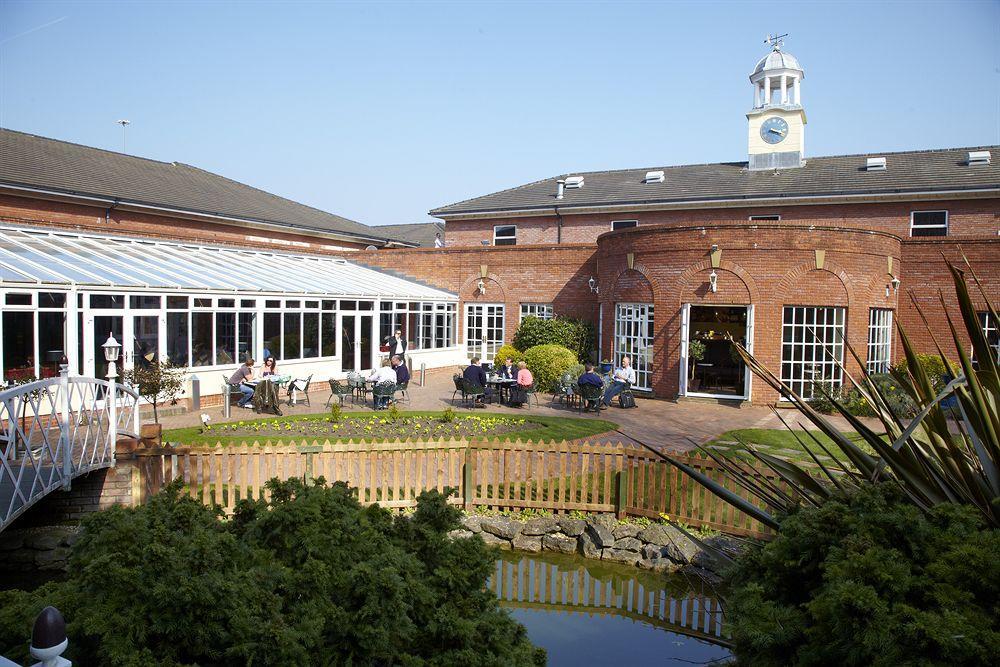 Village Hotel Chester St David'S Ewloe Esterno foto