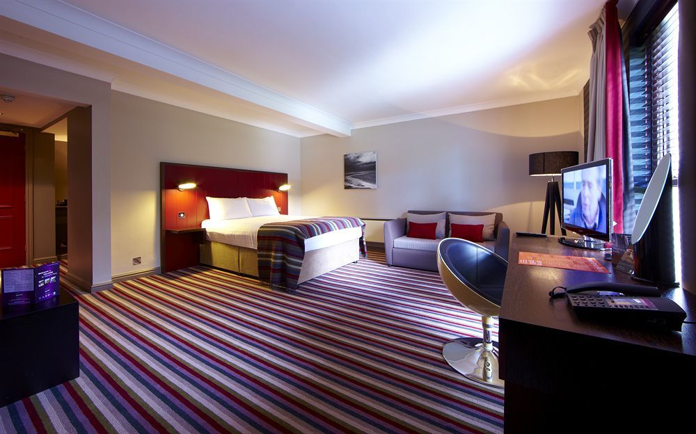 Village Hotel Chester St David'S Ewloe Esterno foto