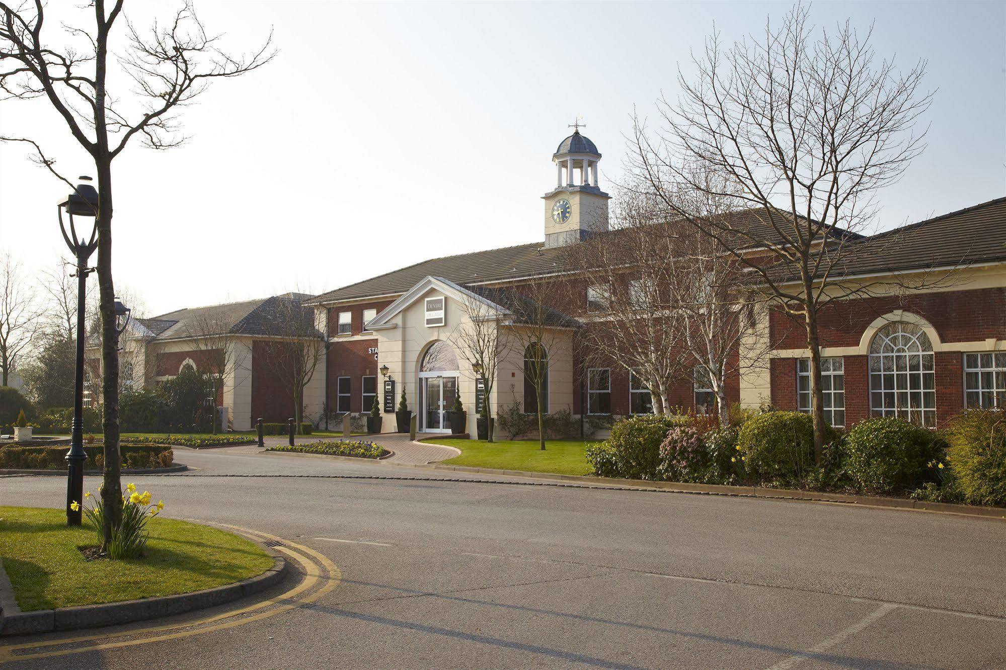 Village Hotel Chester St David'S Ewloe Esterno foto