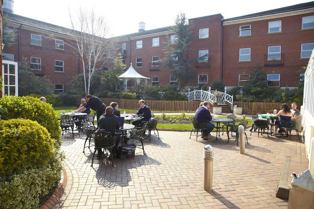 Village Hotel Chester St David'S Ewloe Esterno foto